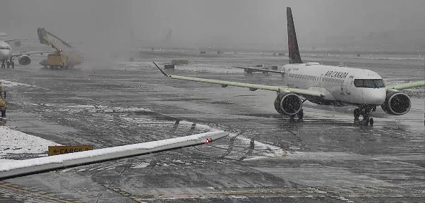 Snow falls at Sea-Tac Airport on March 13, 2026. (Photo courtesy: Sea-Tac Airport)
